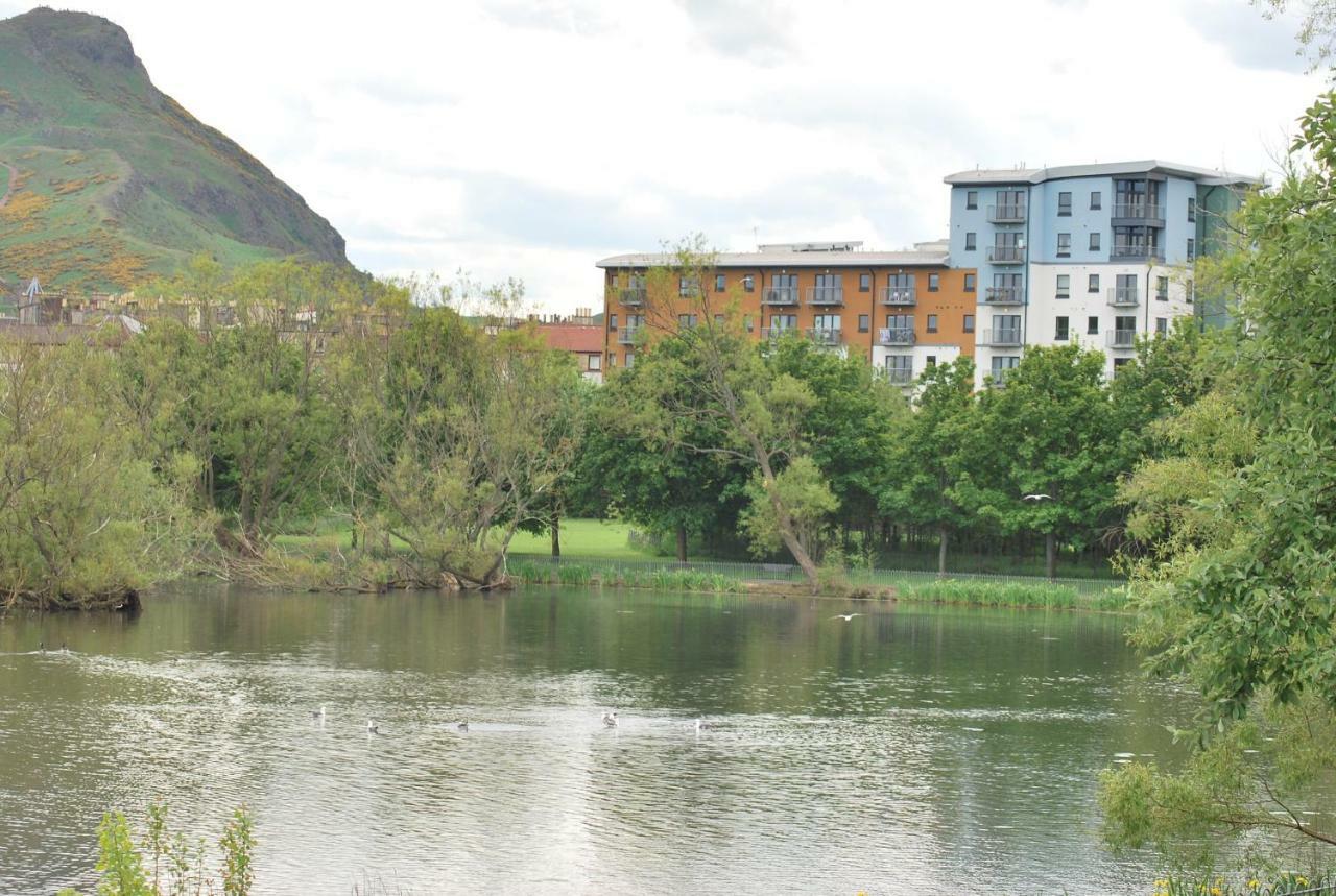 Lochend Park View Apartment エディンバラ エクステリア 写真